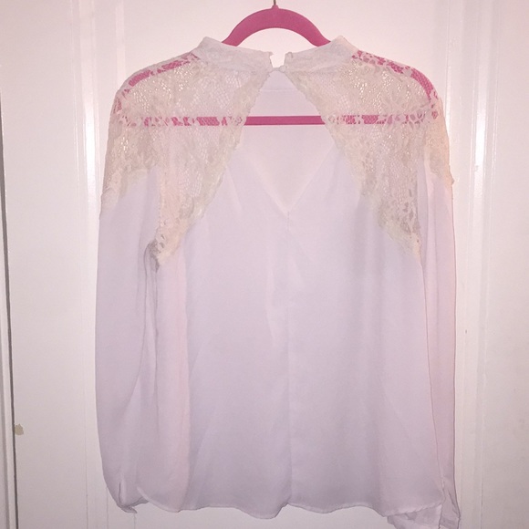 Large long sleeve white blouse with lace detail - Picture 2 of 5